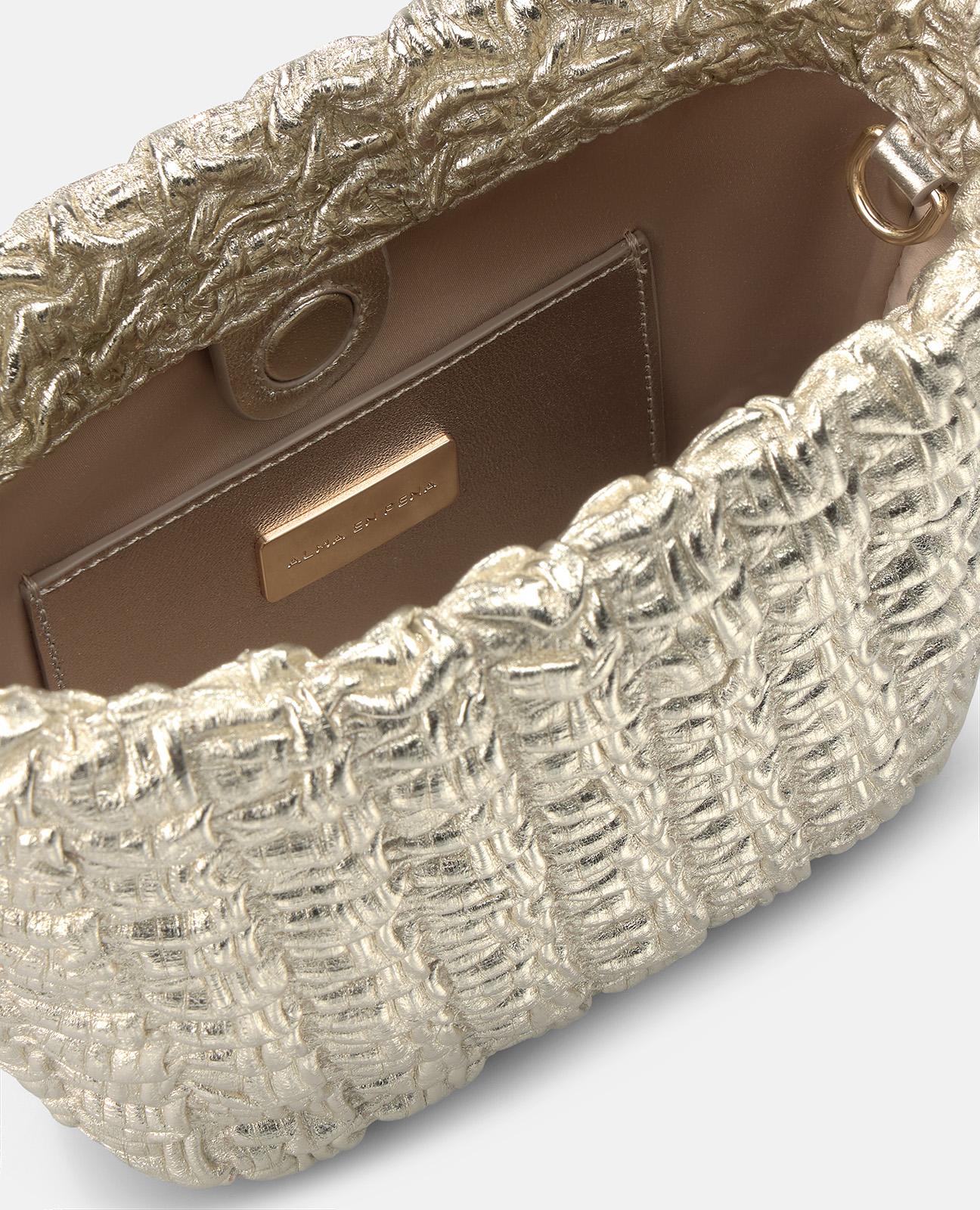 alma-en-pena-63367-beuteltasche-leder-gold-mit-kette image 5