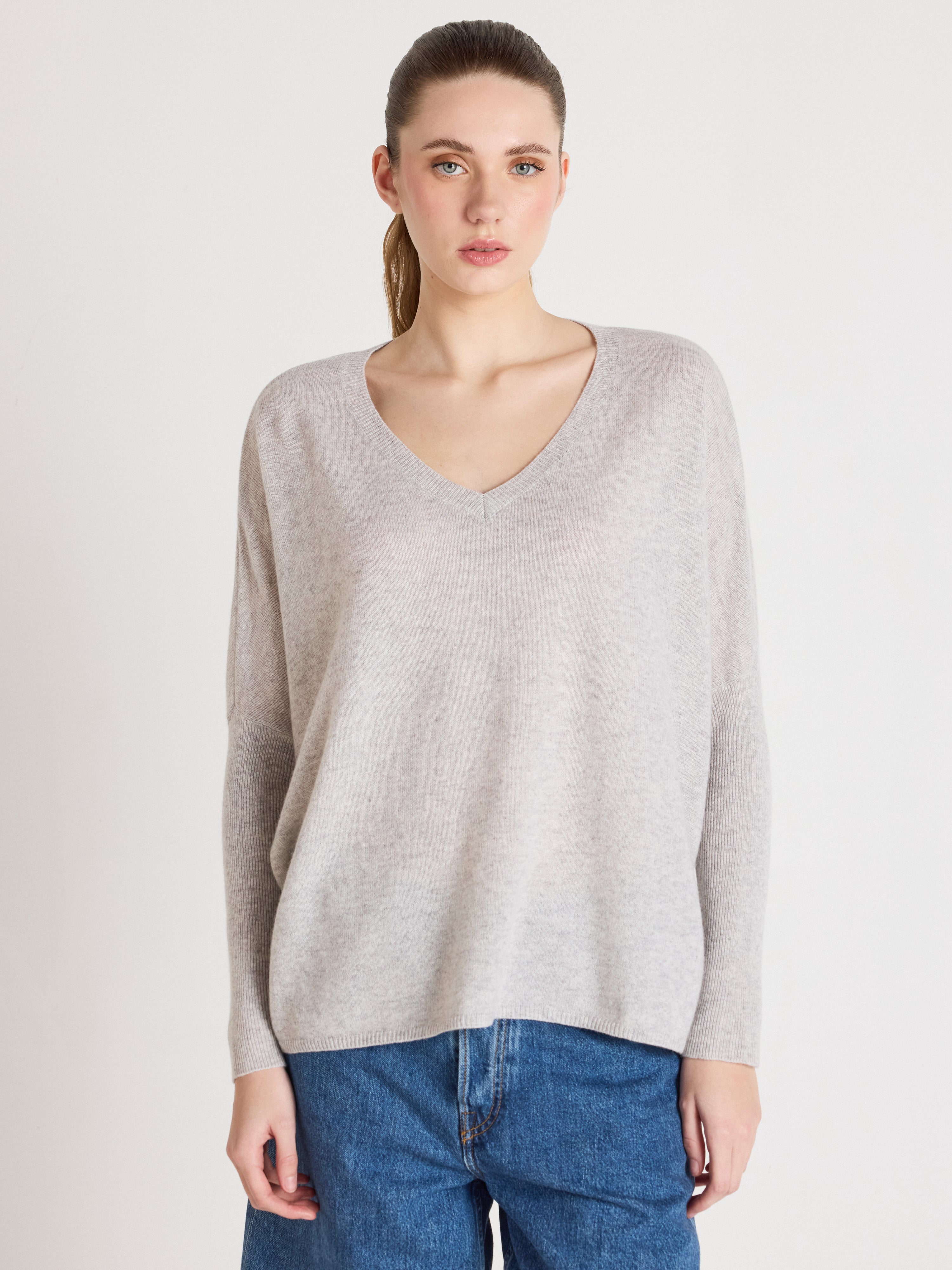 absolut-camille-kaschmir-poncho-pullover-v-ausschnitt-hellgrau image 1