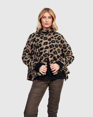 alembika-nyx-cozy-cape-jacke-leopard image 5