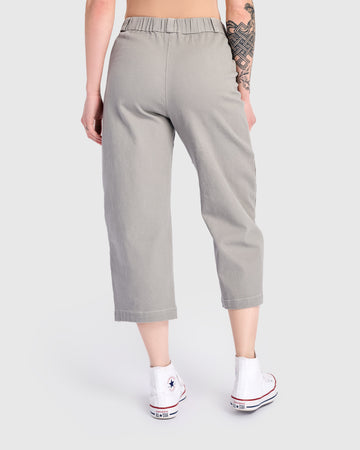 alembika-twill-palma-capri-hose-grau-barrel-cropped image 5