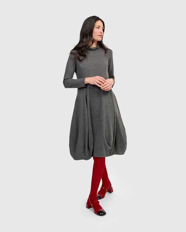 alembika-essential-turtleneck-kleid-grau-cocoon-jerseykleid image 1