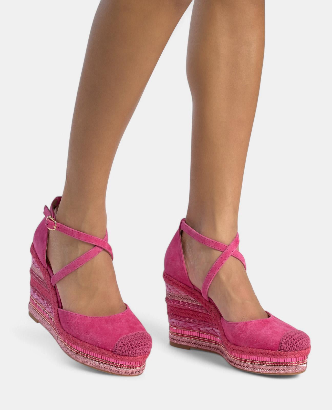 alma-en-pena-keilsandale-fuchsia-mit-flecht-und-strass-details-9-8-cm image 4
