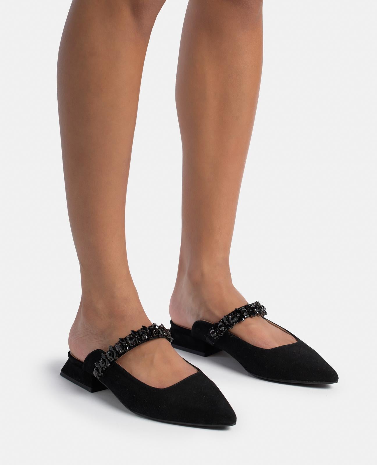 alma-en-pena-mule-spitzer-flachschuh-schwarz-mit-strass-riemen-2-cm image 4