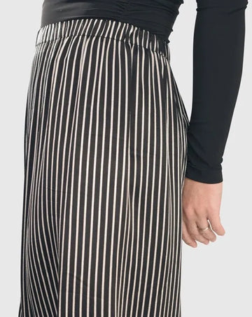 alembika-luxe-satin-punto-pants-damen-hose-stripe image 4