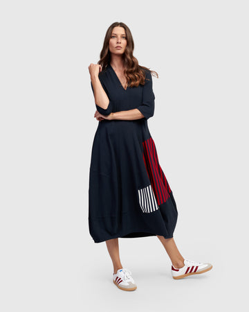 alembika-alyssa-cocoon-kleid-navy-midi-mit-taschen image 3