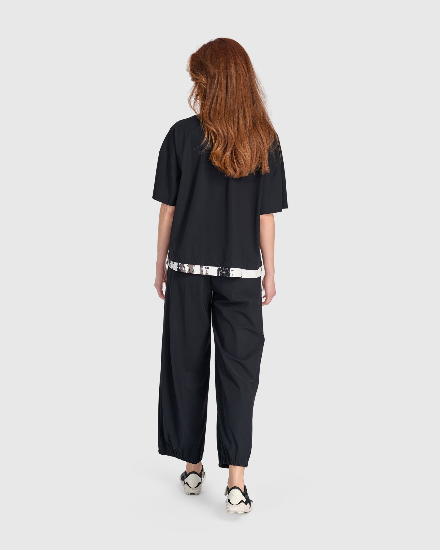 alembika-tekbika-aero-boxy-tee-black-graphic-funktionsshirt-upf-50 image 4