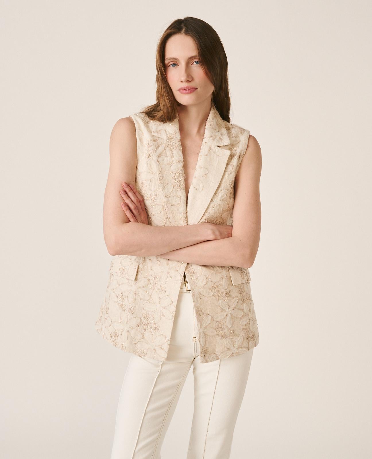 alma-en-pena-bestickte-weste-rmellos-beige image 4