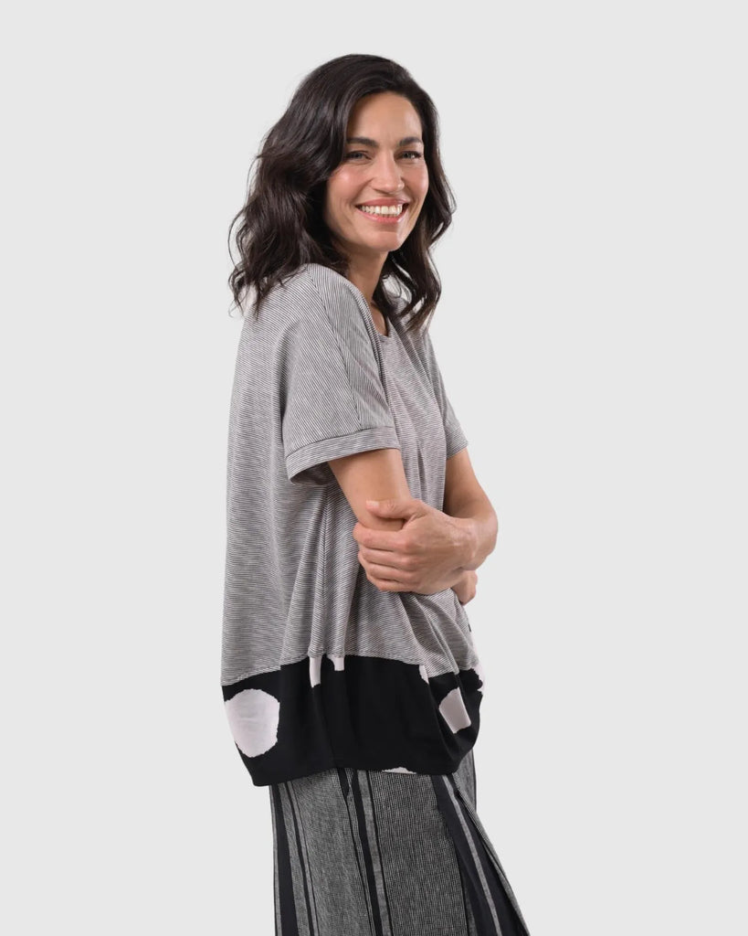 alembika-heather-blouson-tee-schwarz-kurzarm-top image 1