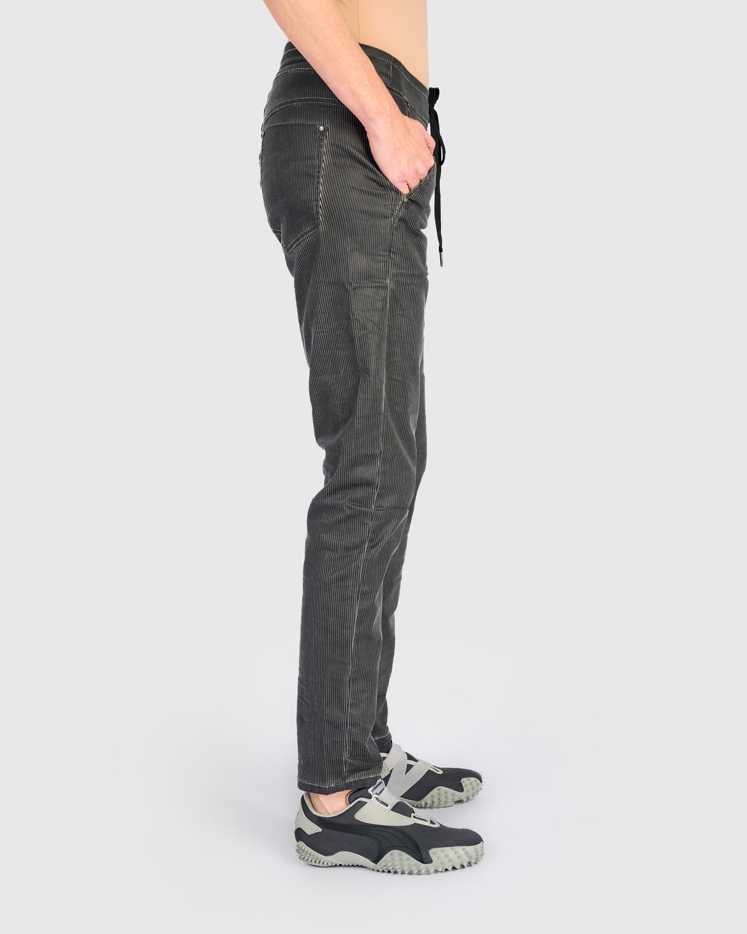 alembika-pinstripe-iconic-stretch-jeans-carbon image 3