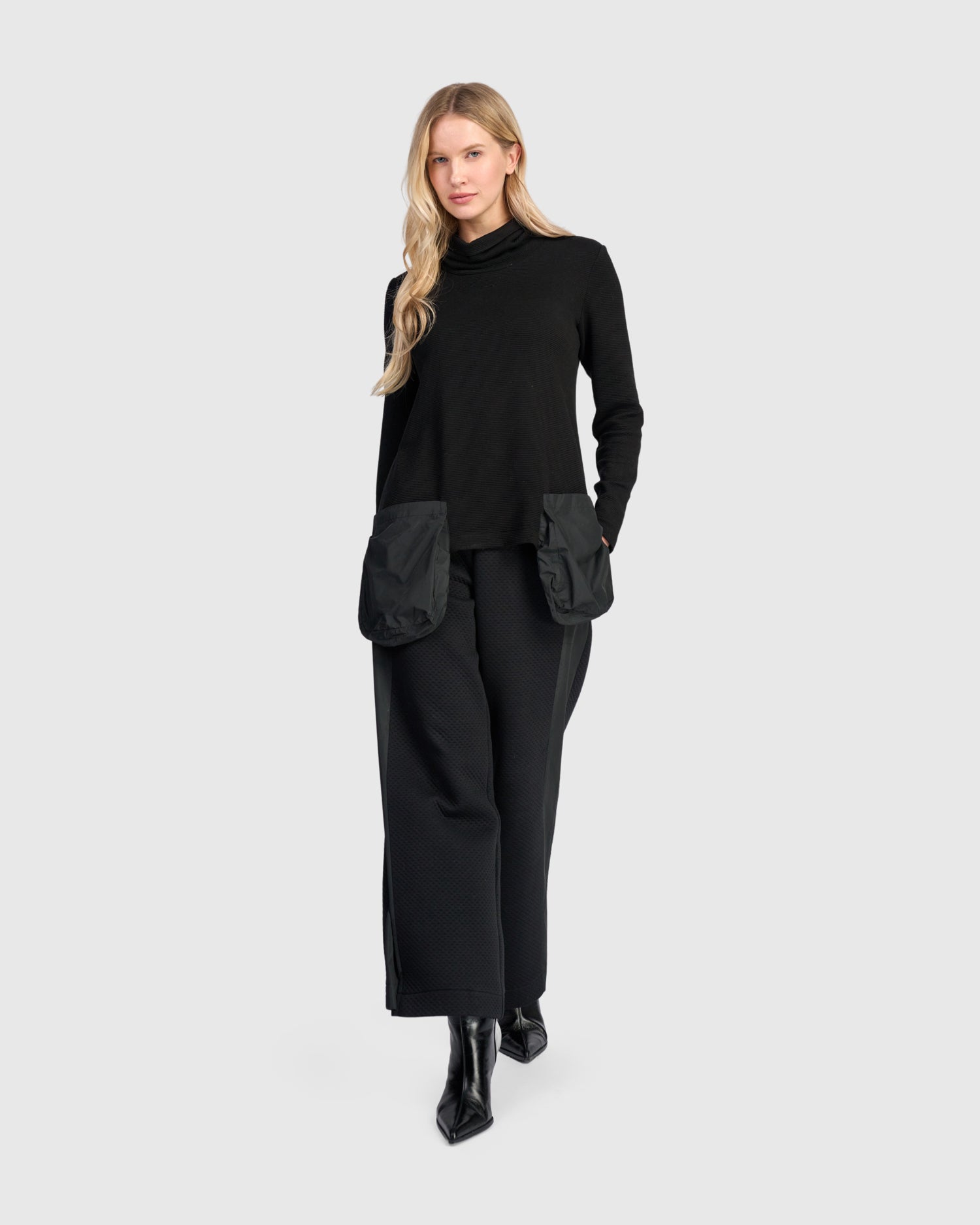 alembika-urban-ribbed-pockets-turtleneck-black-tunika image 6