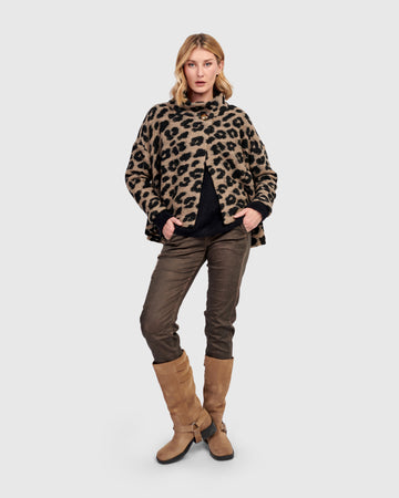alembika-nyx-cozy-cape-jacke-leopard image 3