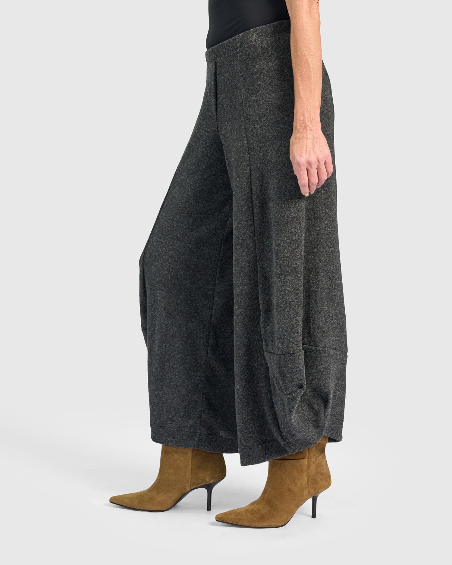 alembika-plush-punto-pants-carbon-damen-lantern-hose image 5