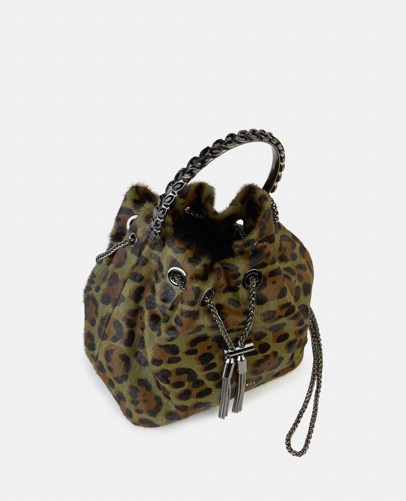 alma-en-pena-bowler-bag-khaki-leder-mit-anh-nger-und-kette image 3