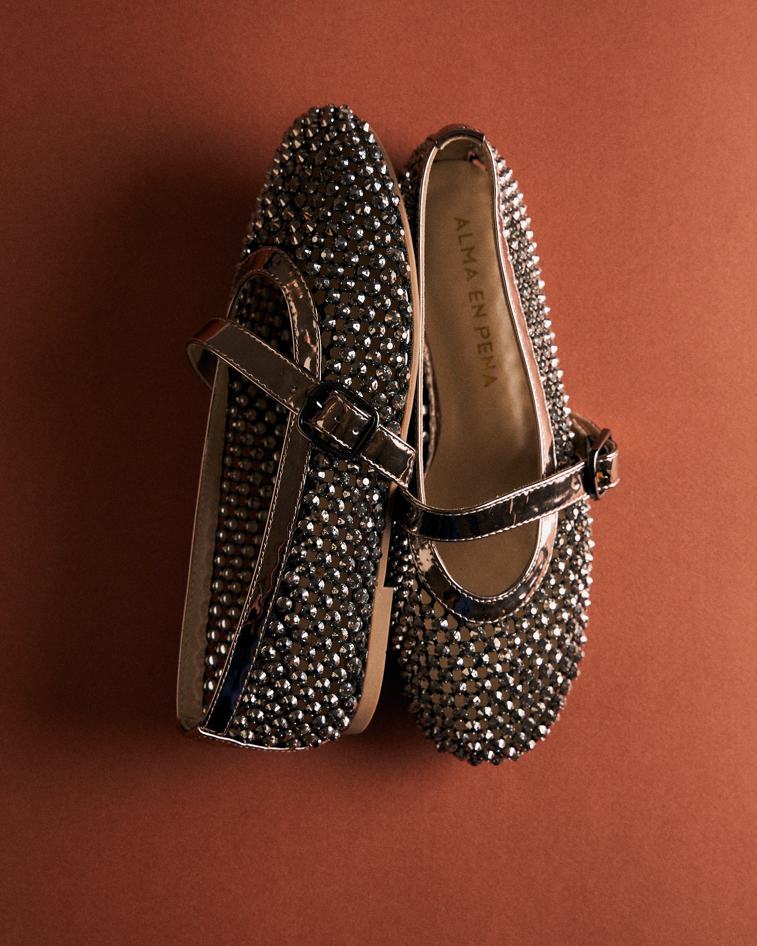 alma-en-pena-ballerina-silber-metallic-spangen-ballerina-mit-schnalle image 1