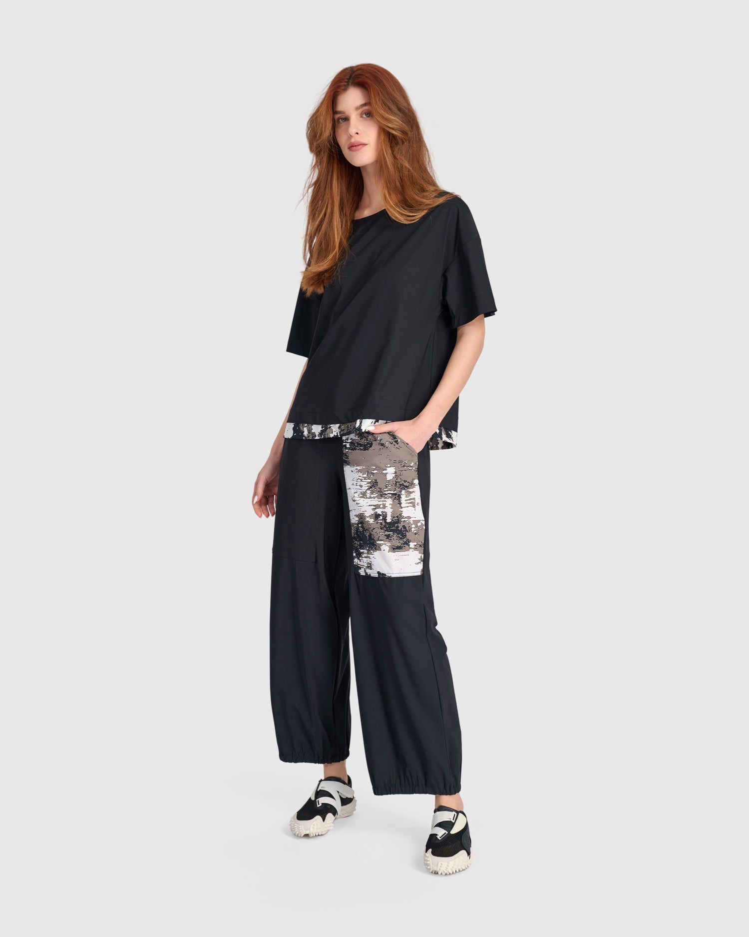 alembika-tekbika-axis-lantern-pants-black-graphic image 7