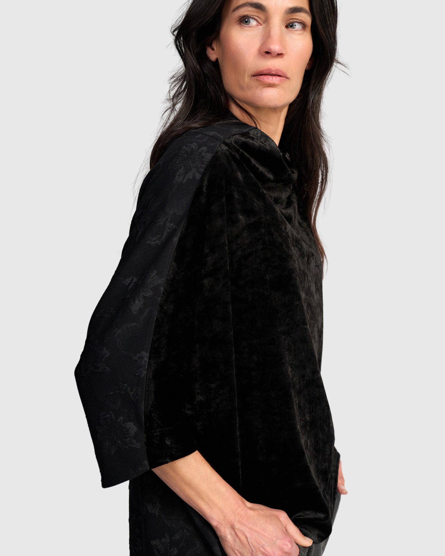 alembika-aster-funnel-pullover-top-black-flora image 2