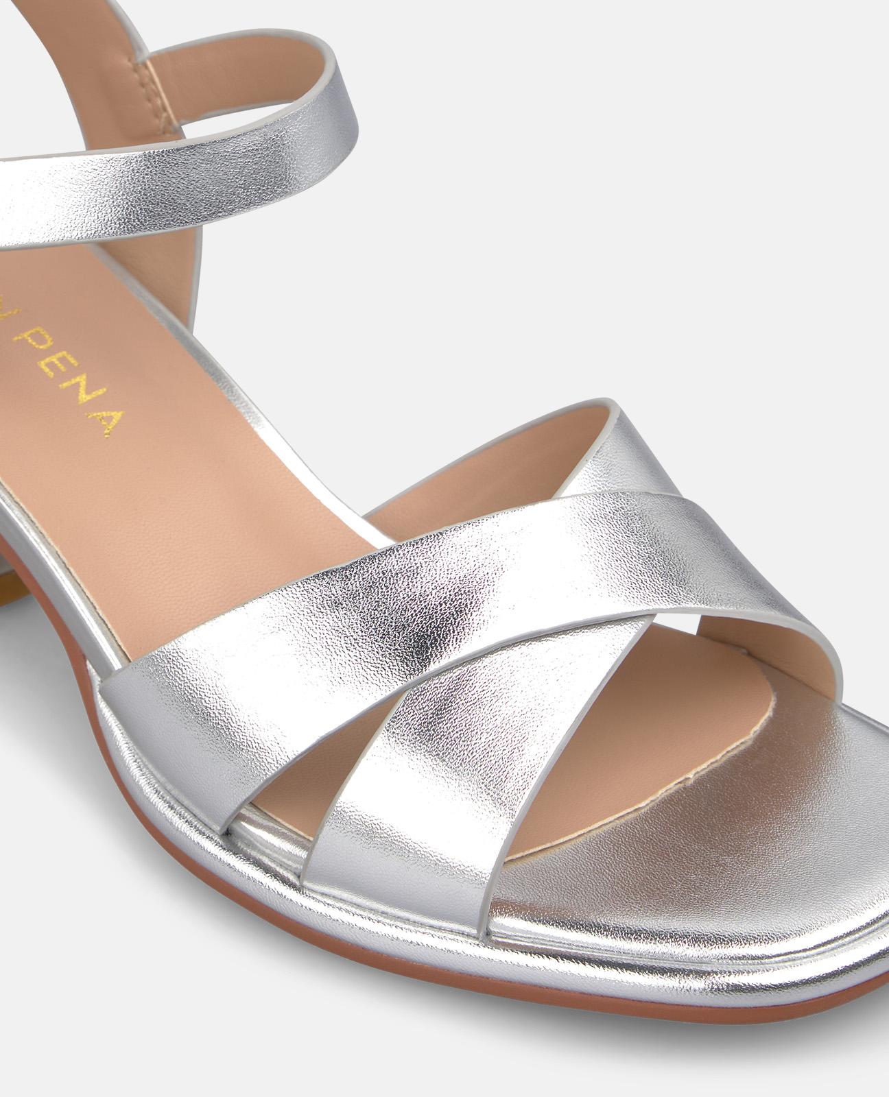 alma-en-pena-leather-toe-strap-heeled-sandals-riemchen-sandale-metallic-silber-4 image 4