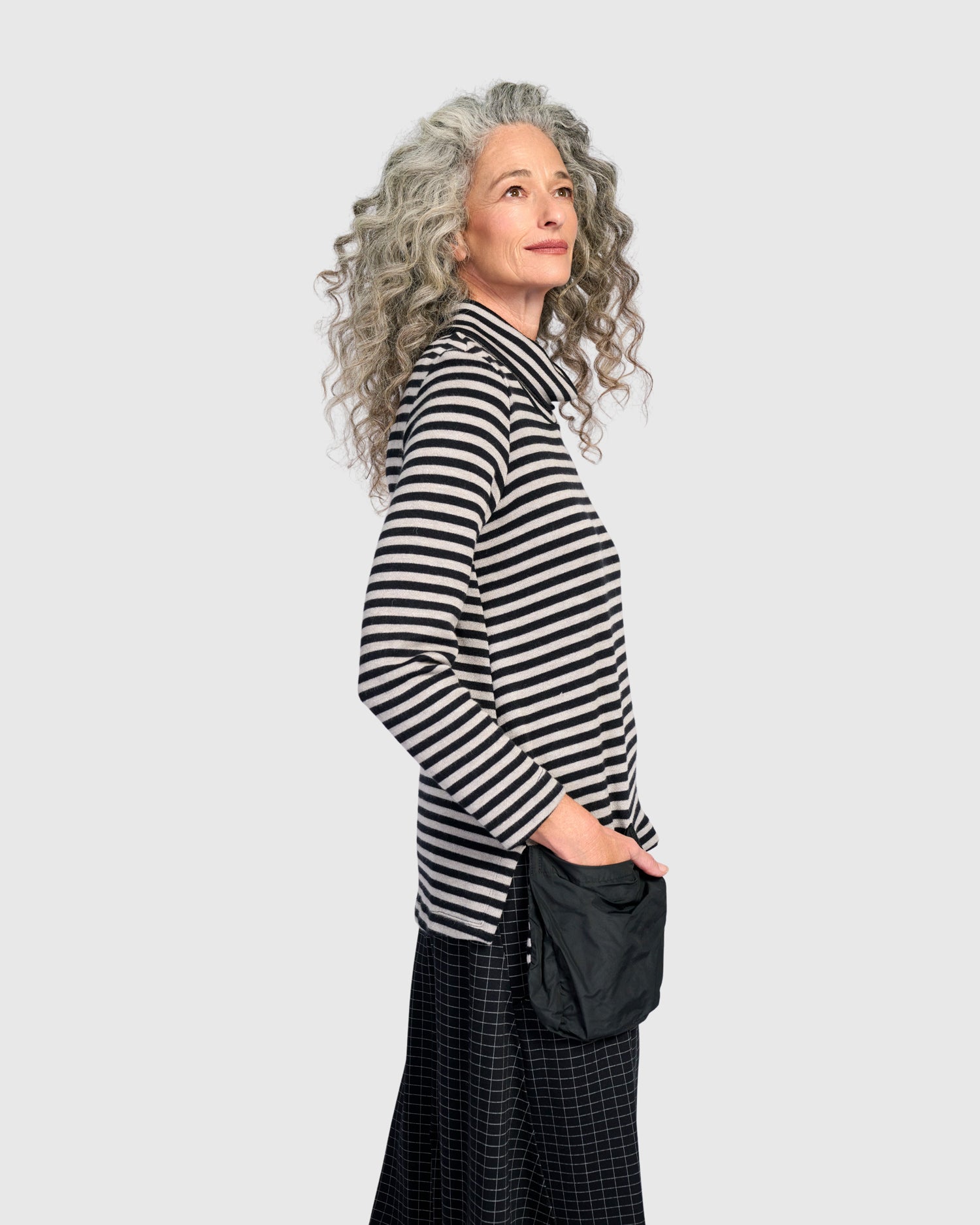 alembika-urban-vik-pockets-turtleneck-schwarz-cloud-streifen image 4