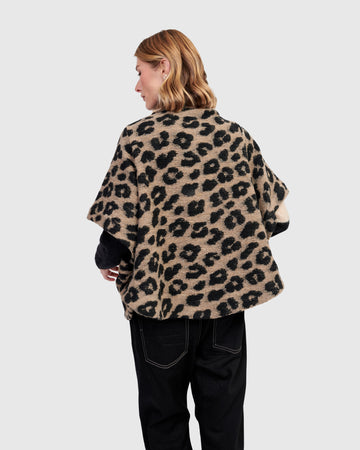 alembika-panthera-cozy-cropped-jacke-leopard image 7