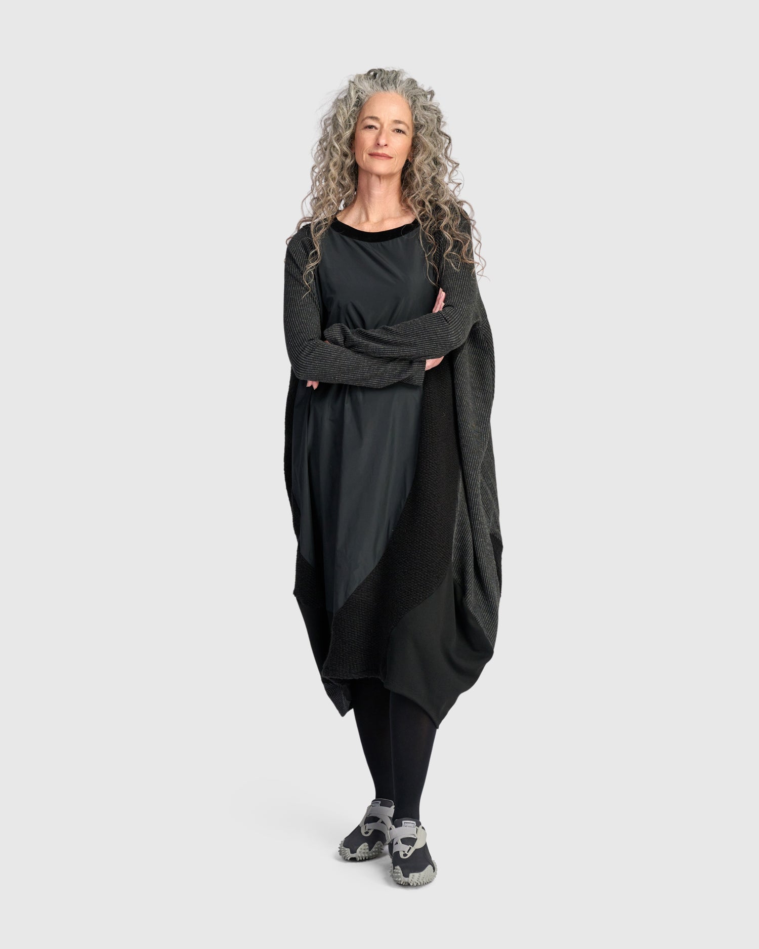 alembika-urban-slope-oversized-kleid-schwarz-midi image 7