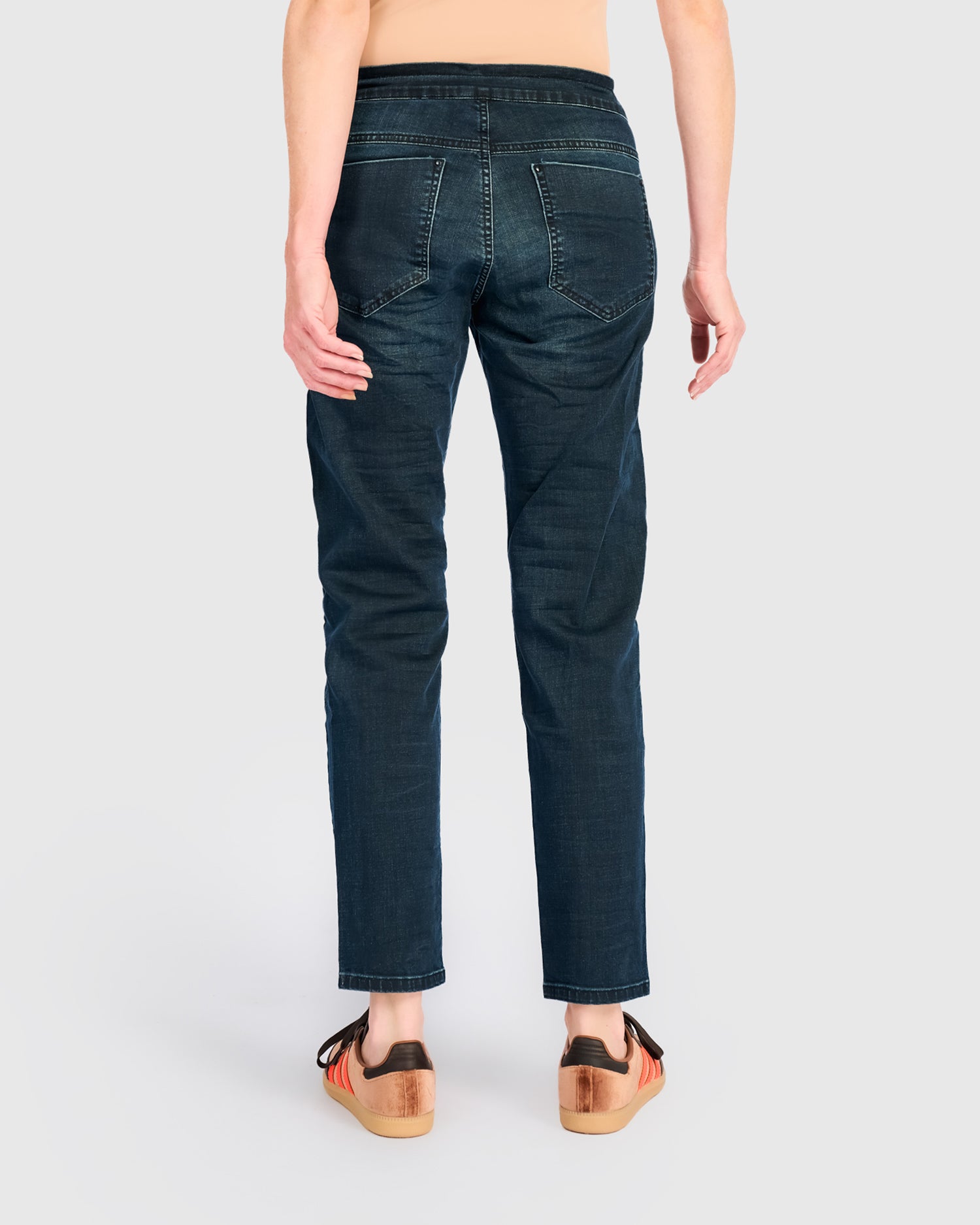alembika-denim-iconic-stretch-jeans-indigo-slim-straight image 4
