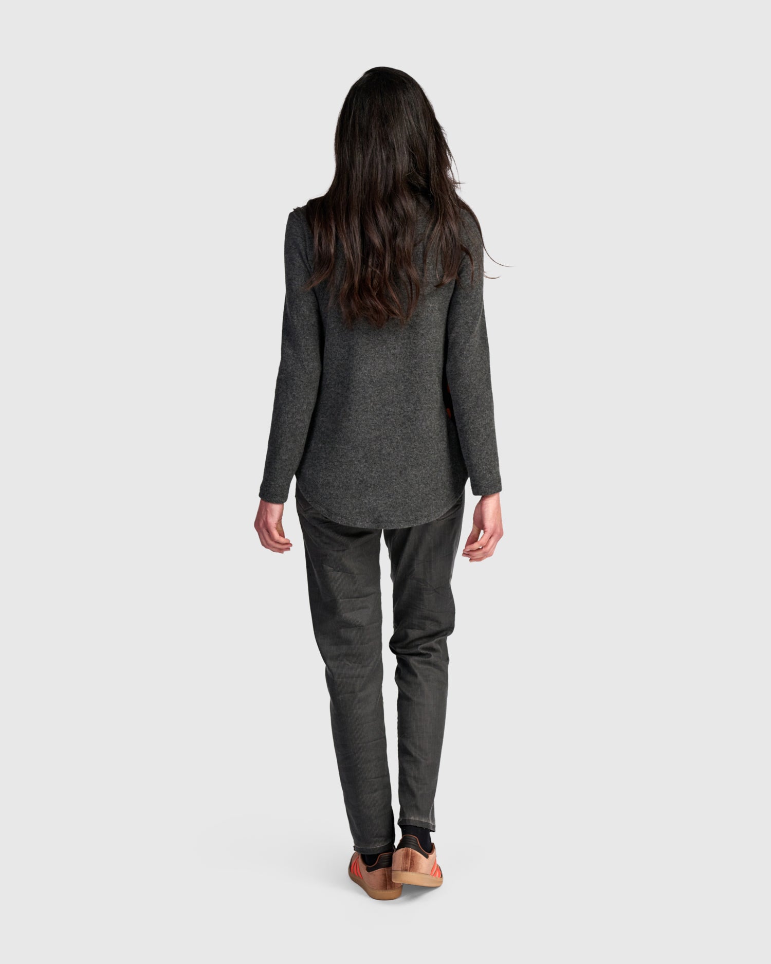 alembika-lottie-v-neck-top-carbon-dots image 4