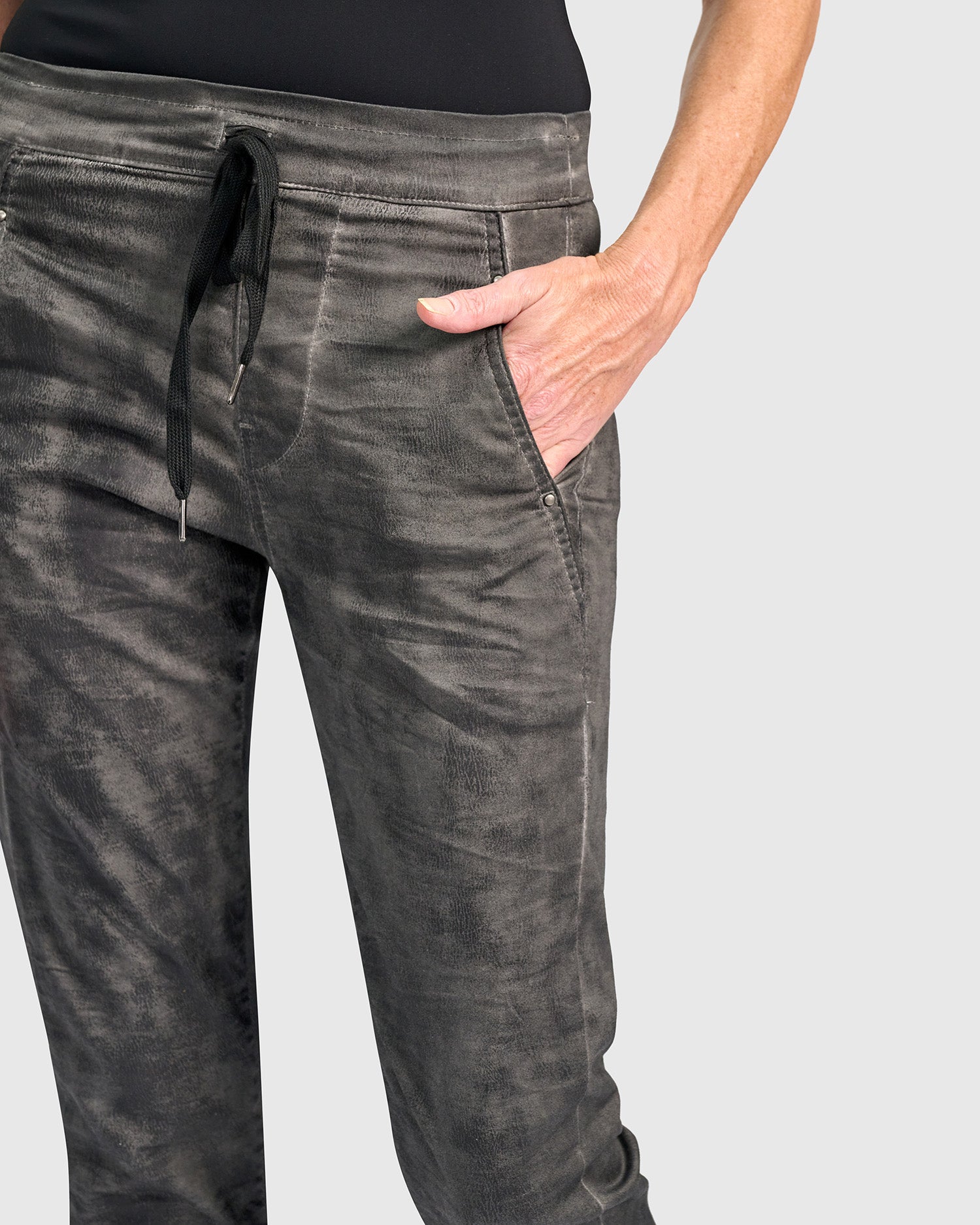 alembika-stone-wash-iconic-stretch-jeans-smoke-slim-straight image 2