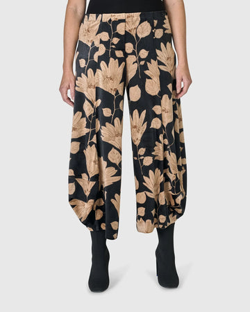 alembika-tessa-velvet-punto-pants-floral-samthose-mit-poufsaum image 3