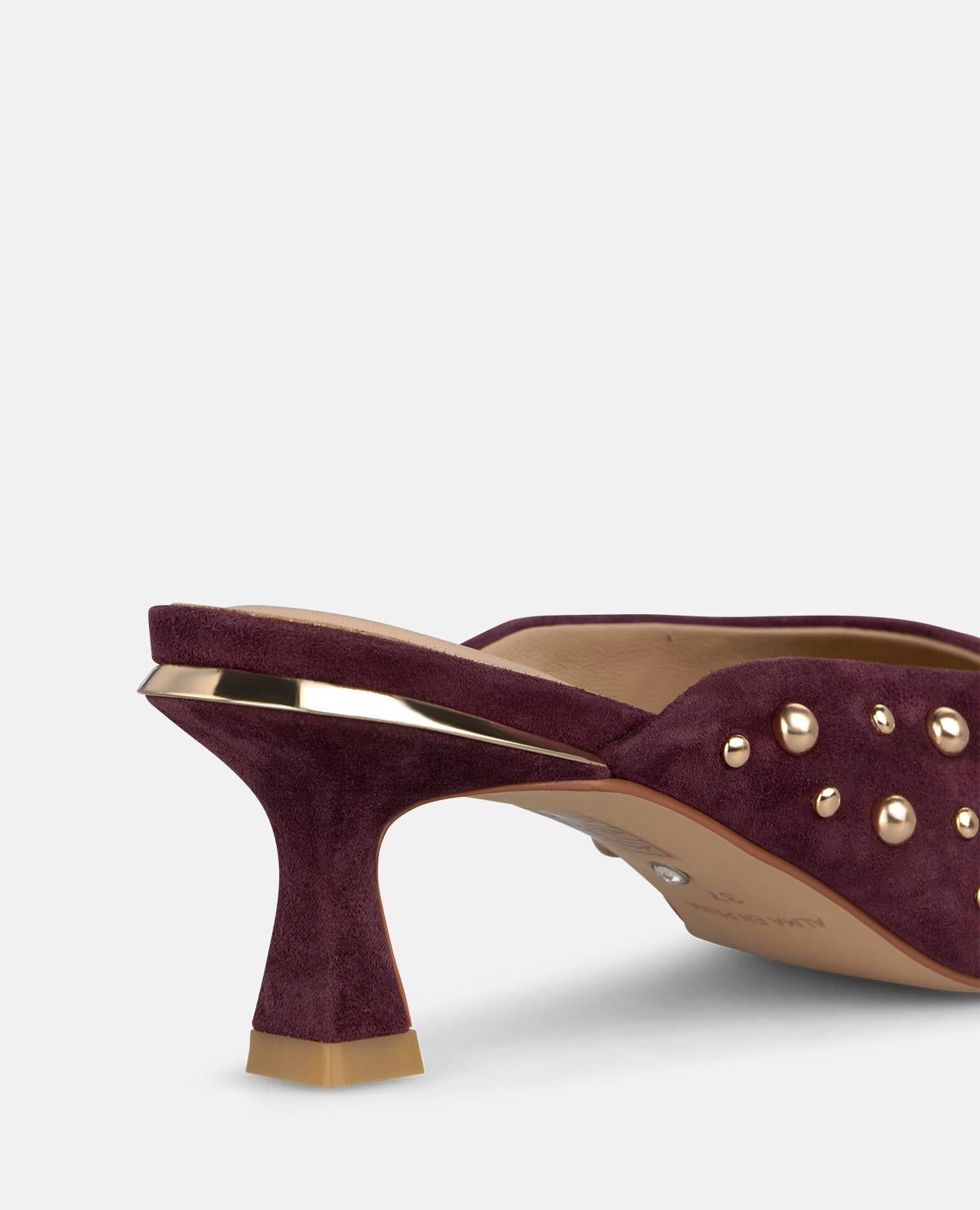alma-en-pena-mule-mit-goldnieten-bordeaux-suede-6-cm-stiletto image 4