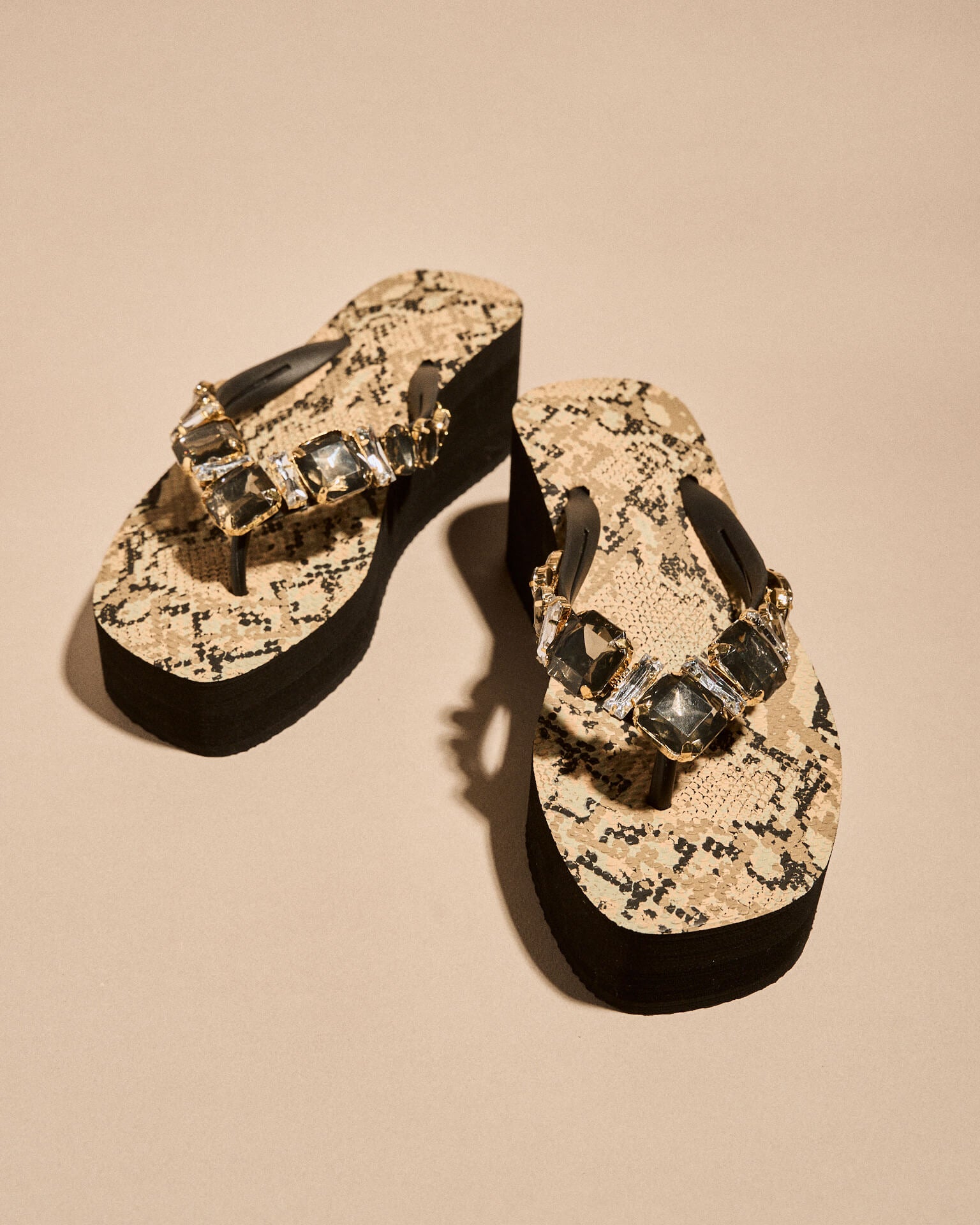 alma-en-pena-flip-flop-with-jewel-details-zehentrenner-wei-4-5-cm image 5