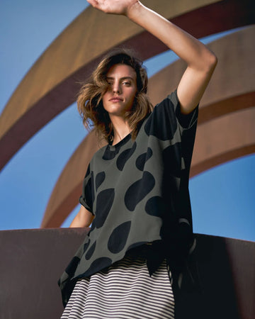alembika-urban-kiki-relaxed-top-khaki-damen-shirt image 2