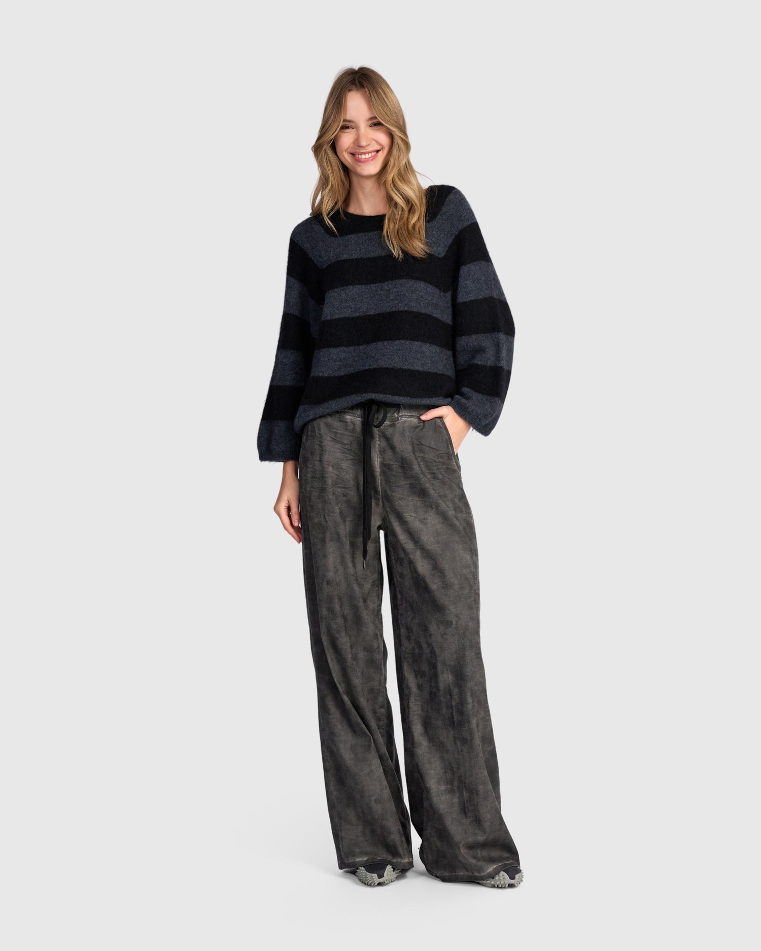 alembika-spry-striped-sweater-schwarz-graphit image 2