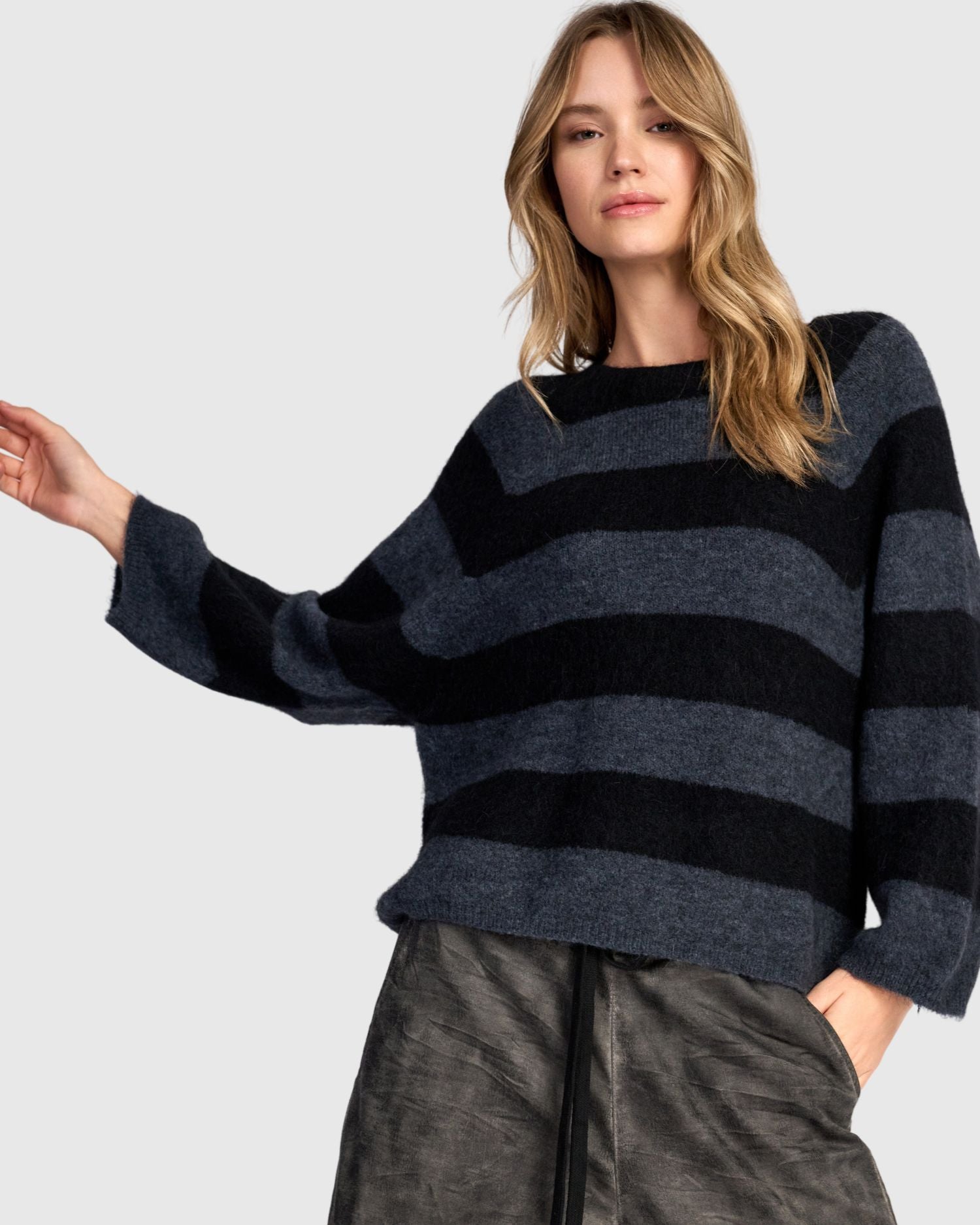 alembika-spry-striped-sweater-schwarz-graphit image 3
