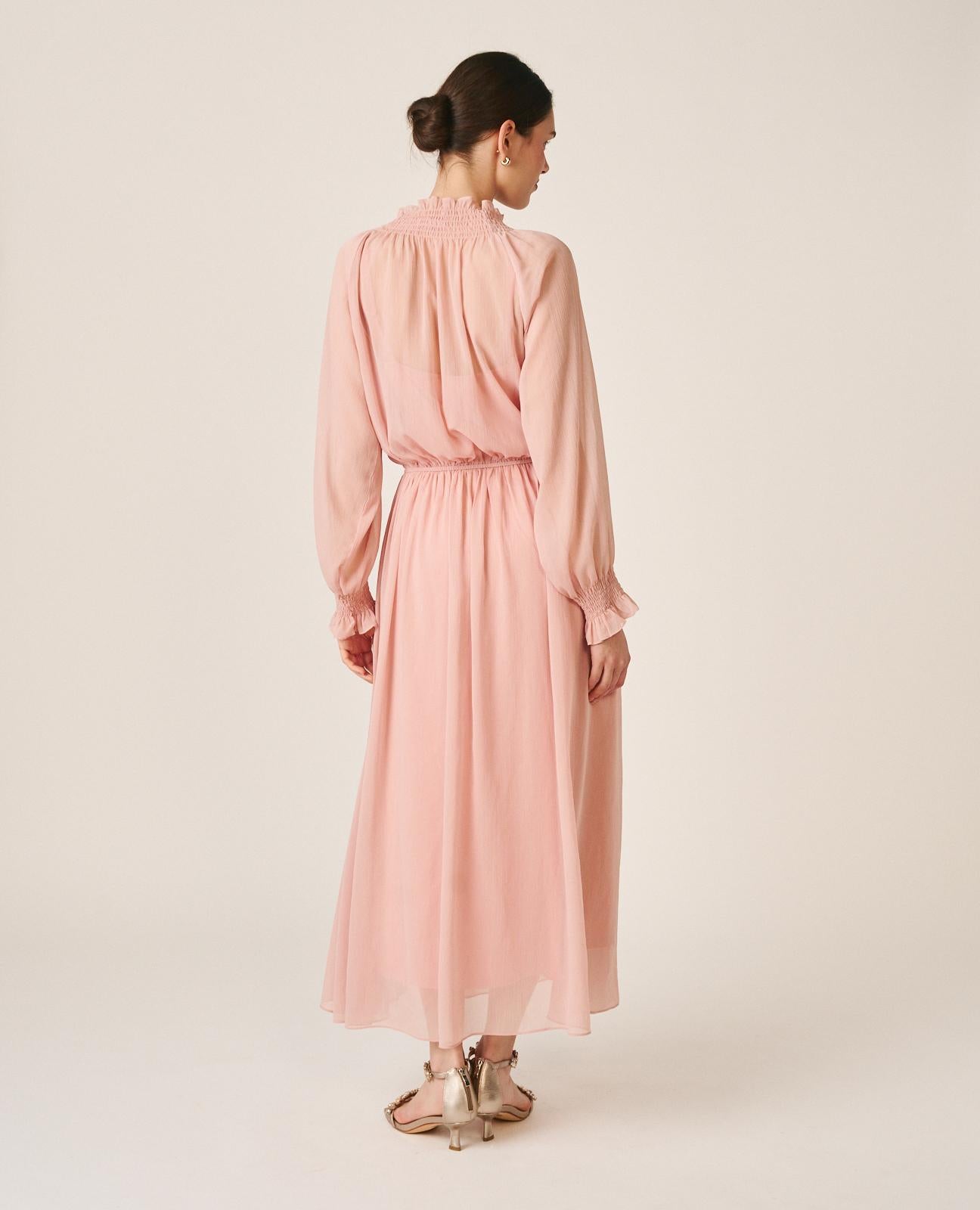 alma-en-pena-midi-kleid-mit-r-schen-ausschnitt-und-puff-rmeln-rosa image 7