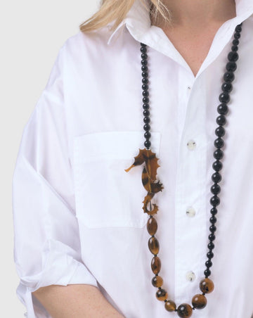 alembika-seahorse-bead-necklace-tortoise-black-kette image 2