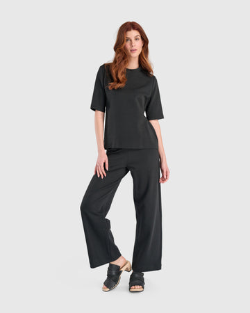 alembika-urban-staple-elevated-tee-black-tailliertes-t-shirt image 6