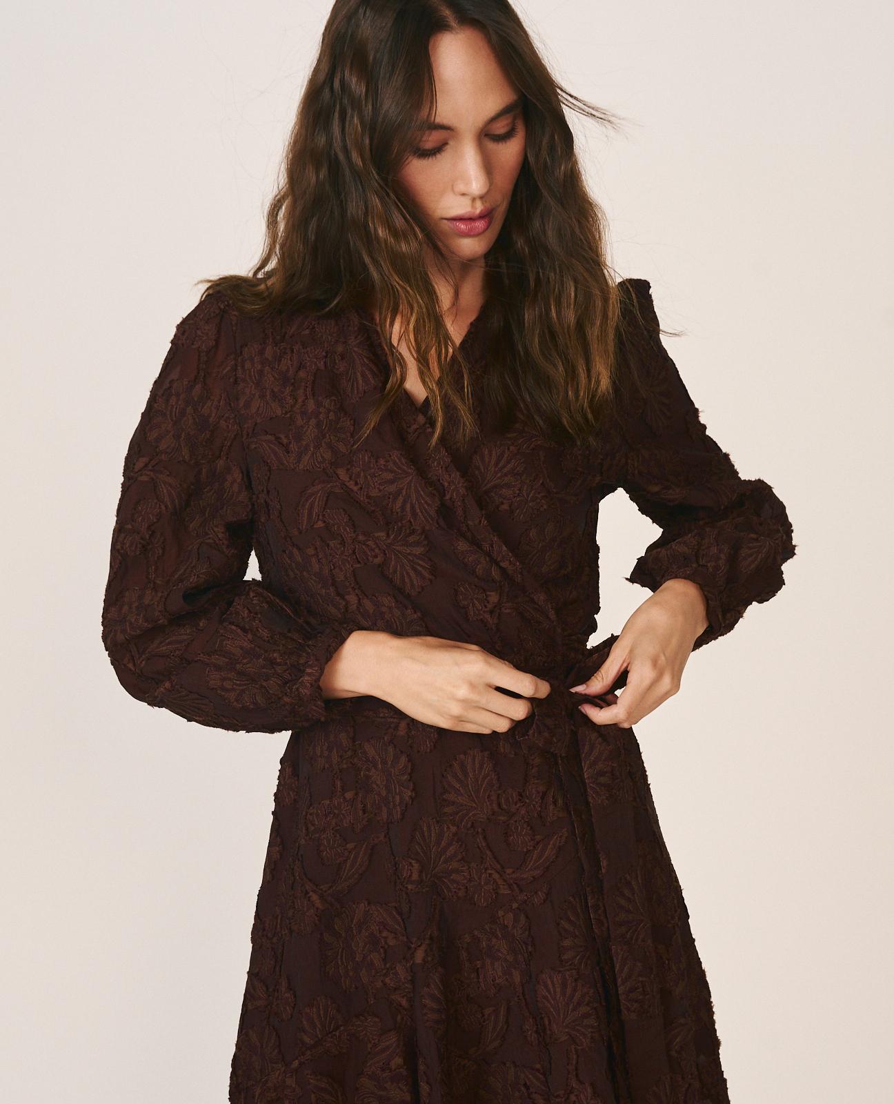 alma-en-pena-floral-fil-coup-midi-kleid-lila-wickeloptik image 2