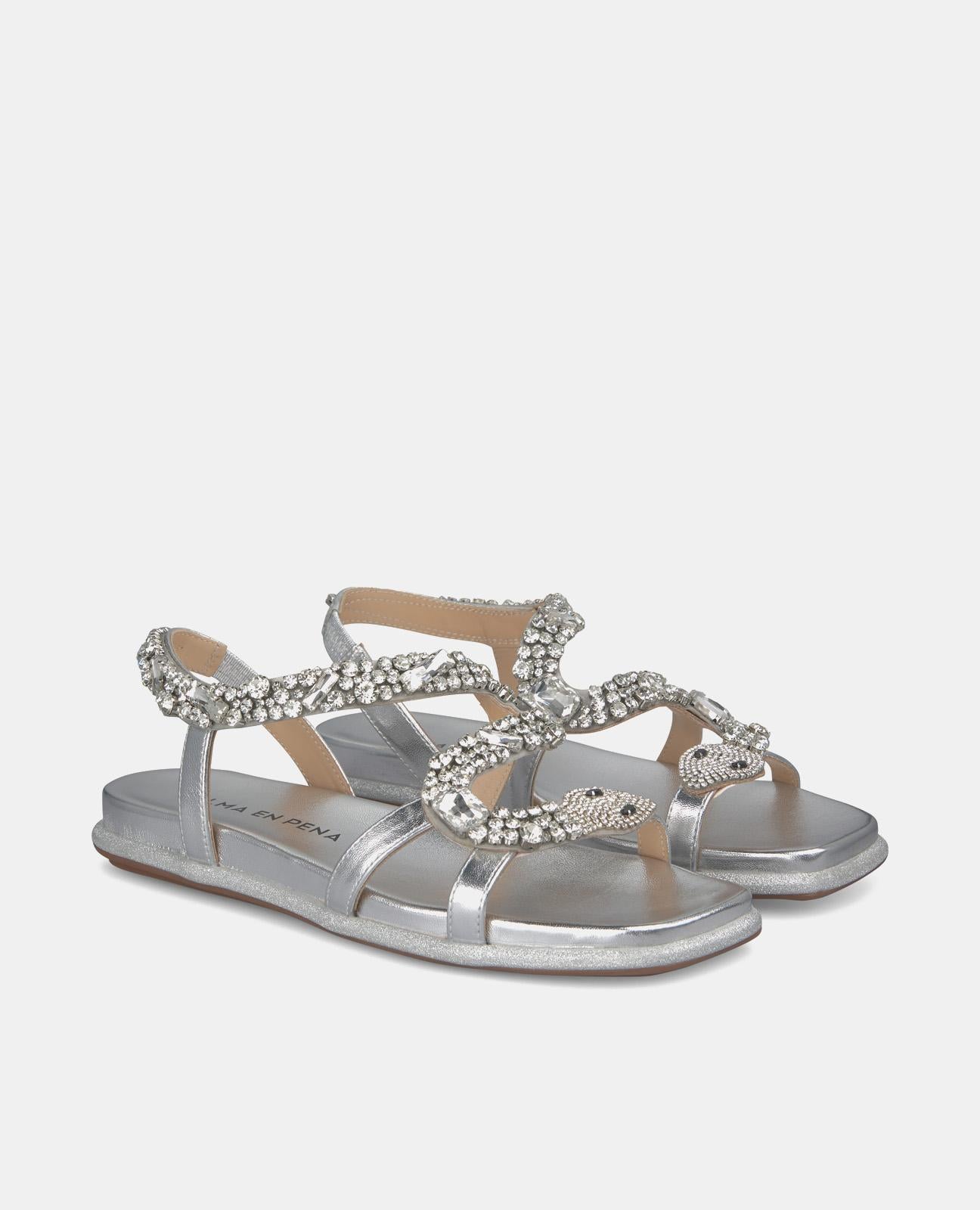 alma-en-pena-sandal-with-snake-strap-flache-sandale-silber image 2