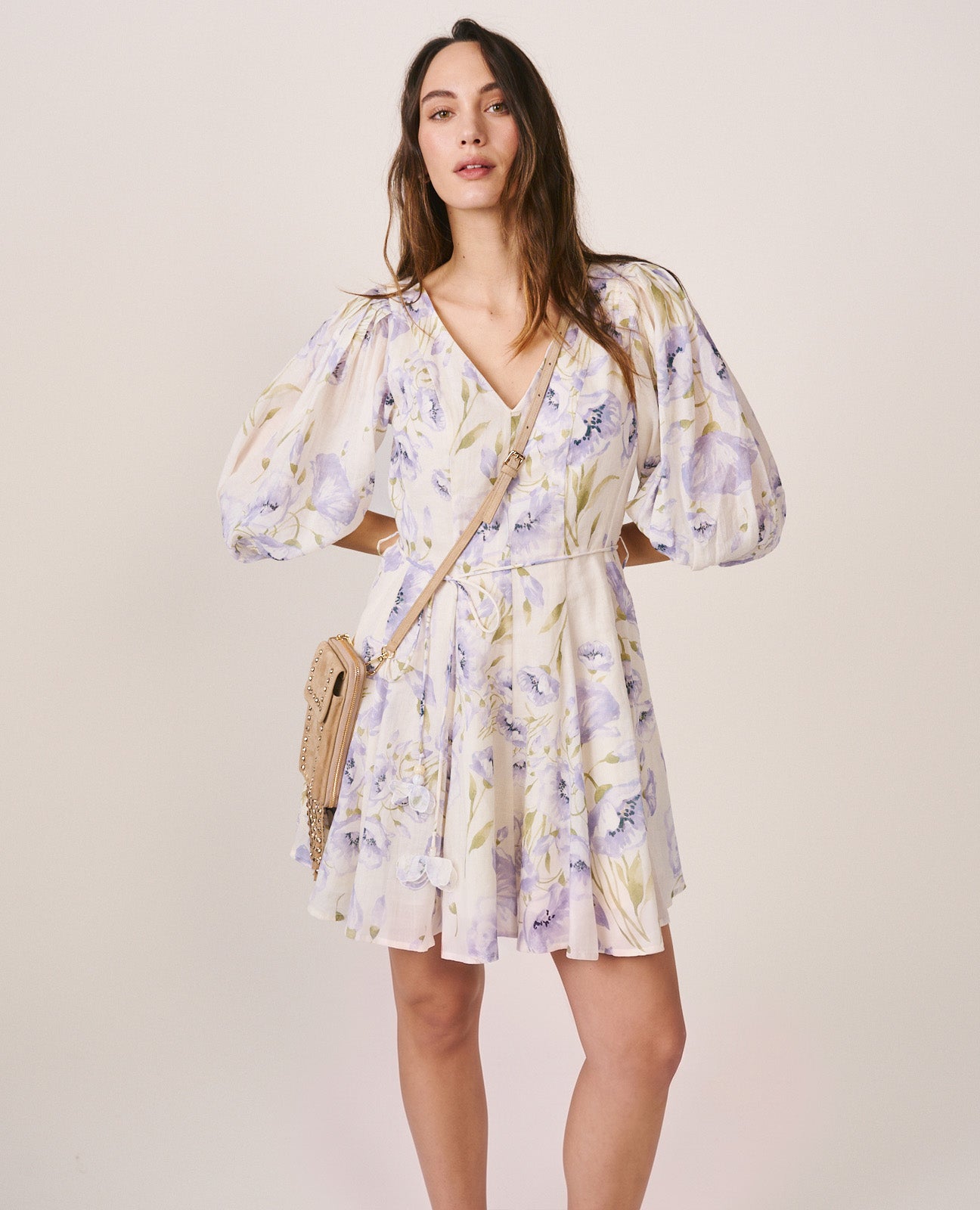 alma-en-pena-minikleid-floral-puff-rmel-v-ausschnitt-viskose image 1