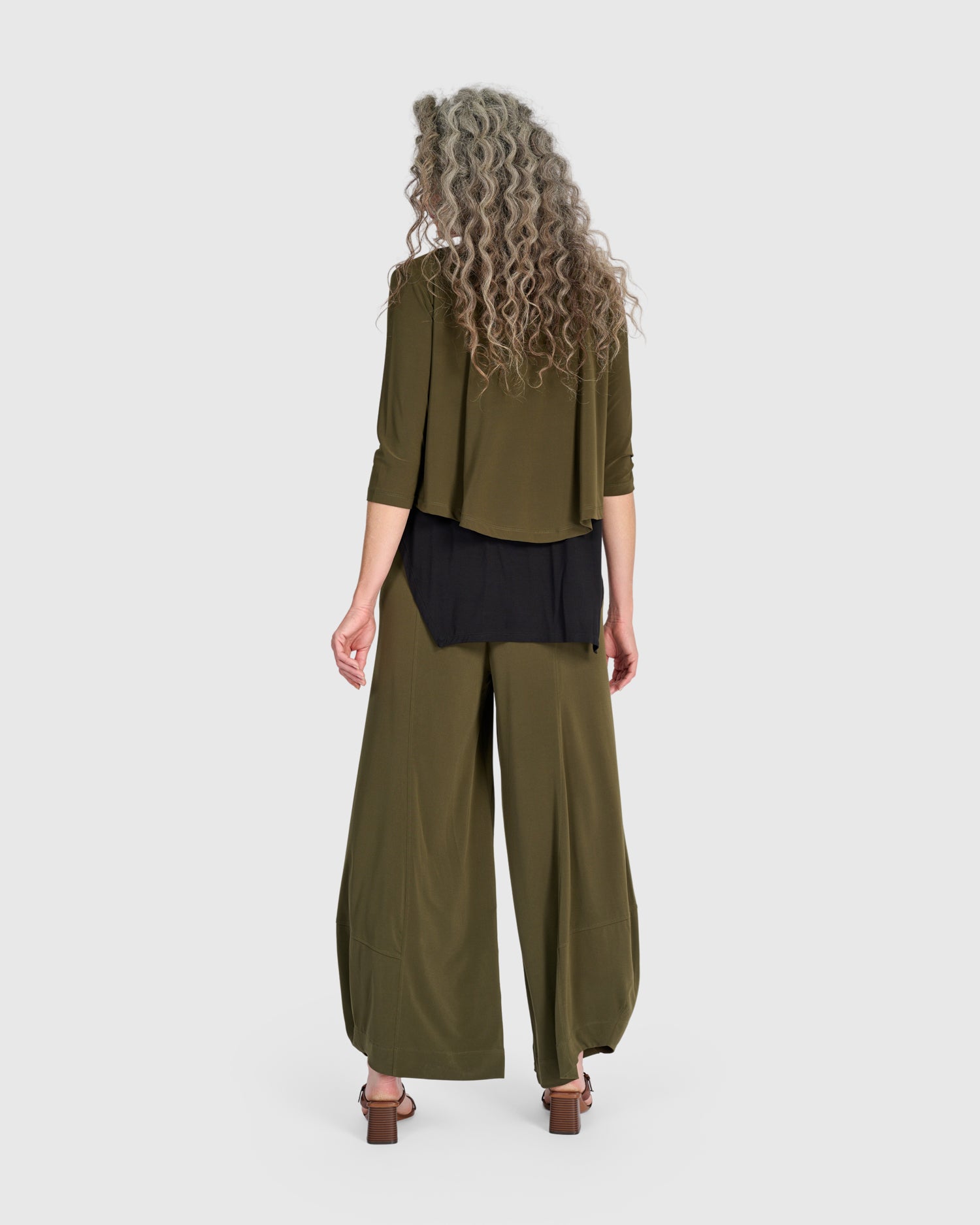 alembika-essential-slinky-cropped-cardigan-jacke-khaki image 5