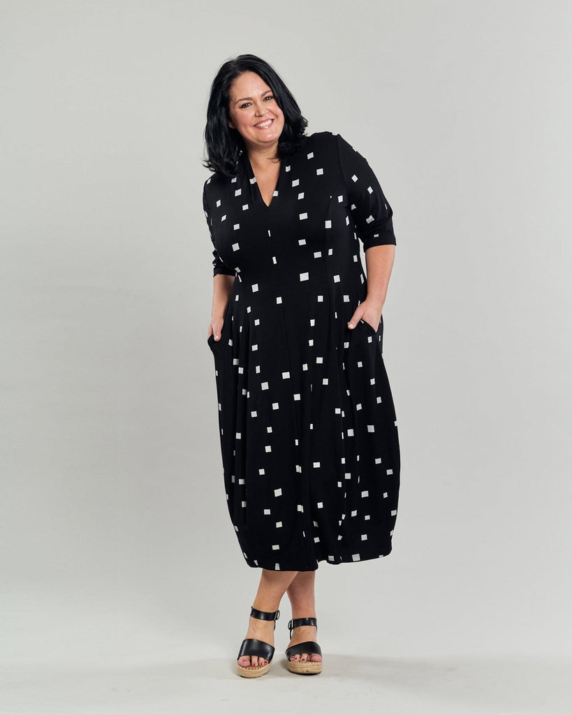 alembika-carla-cocoon-midi-kleid-squares-baumwollkleid image 1
