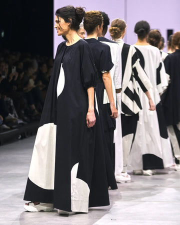 alembika-debbie-muumuu-kleid-mono image 5
