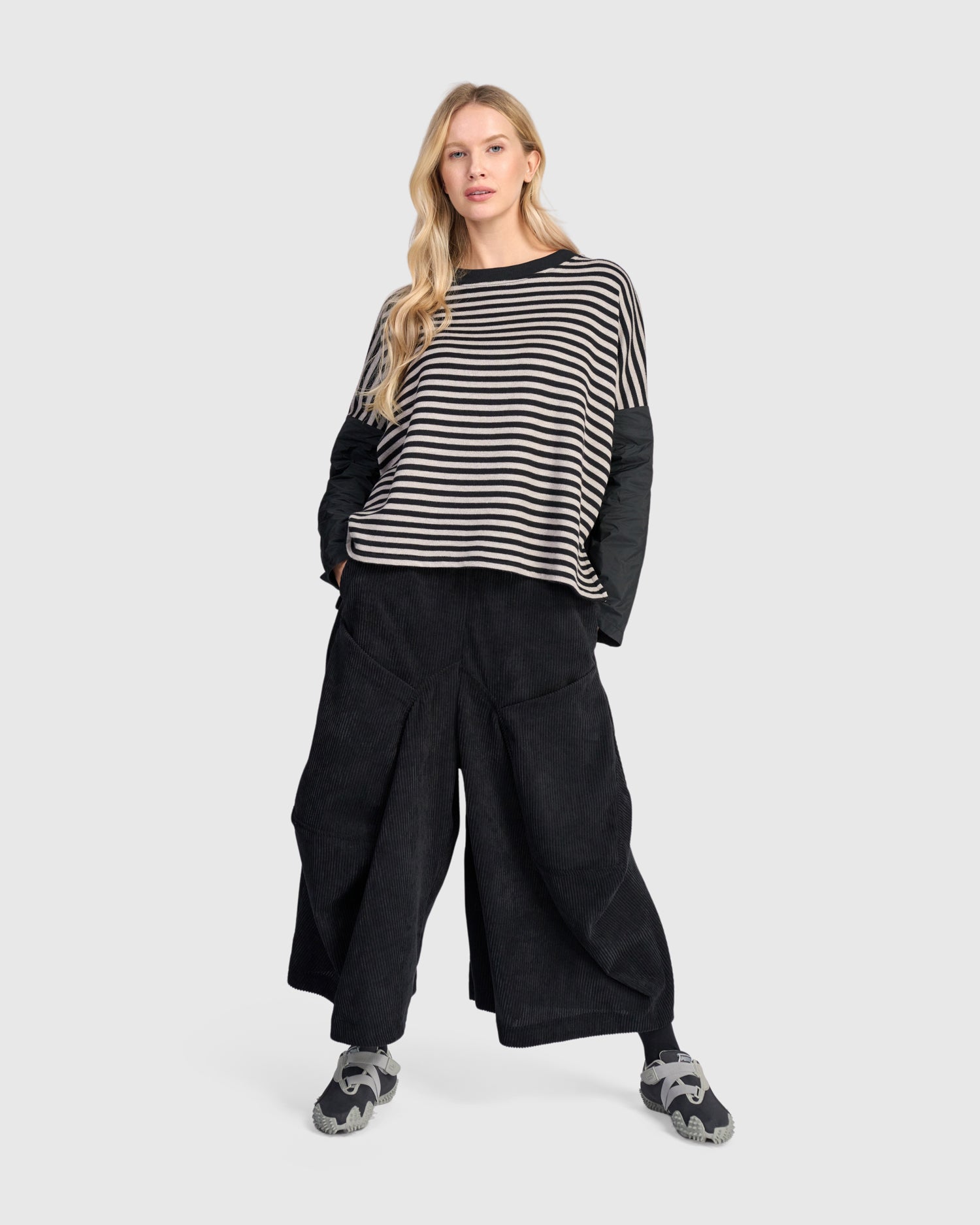alembika-urban-sund-boxy-top-black-cloud-stripe image 7