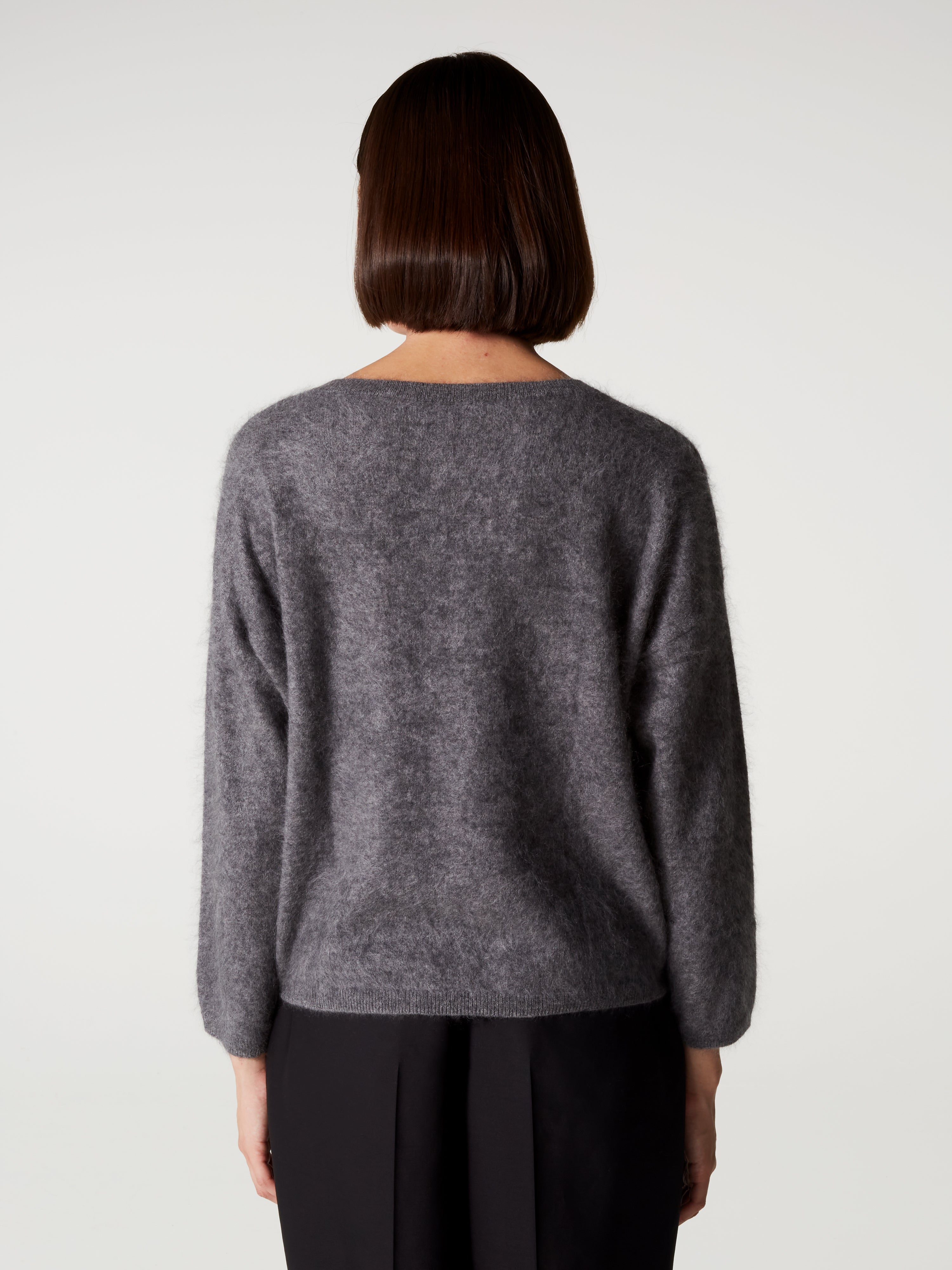 absolut-pull-soeli-kaschmirpullover-v-ausschnitt-oversize-grau image 4