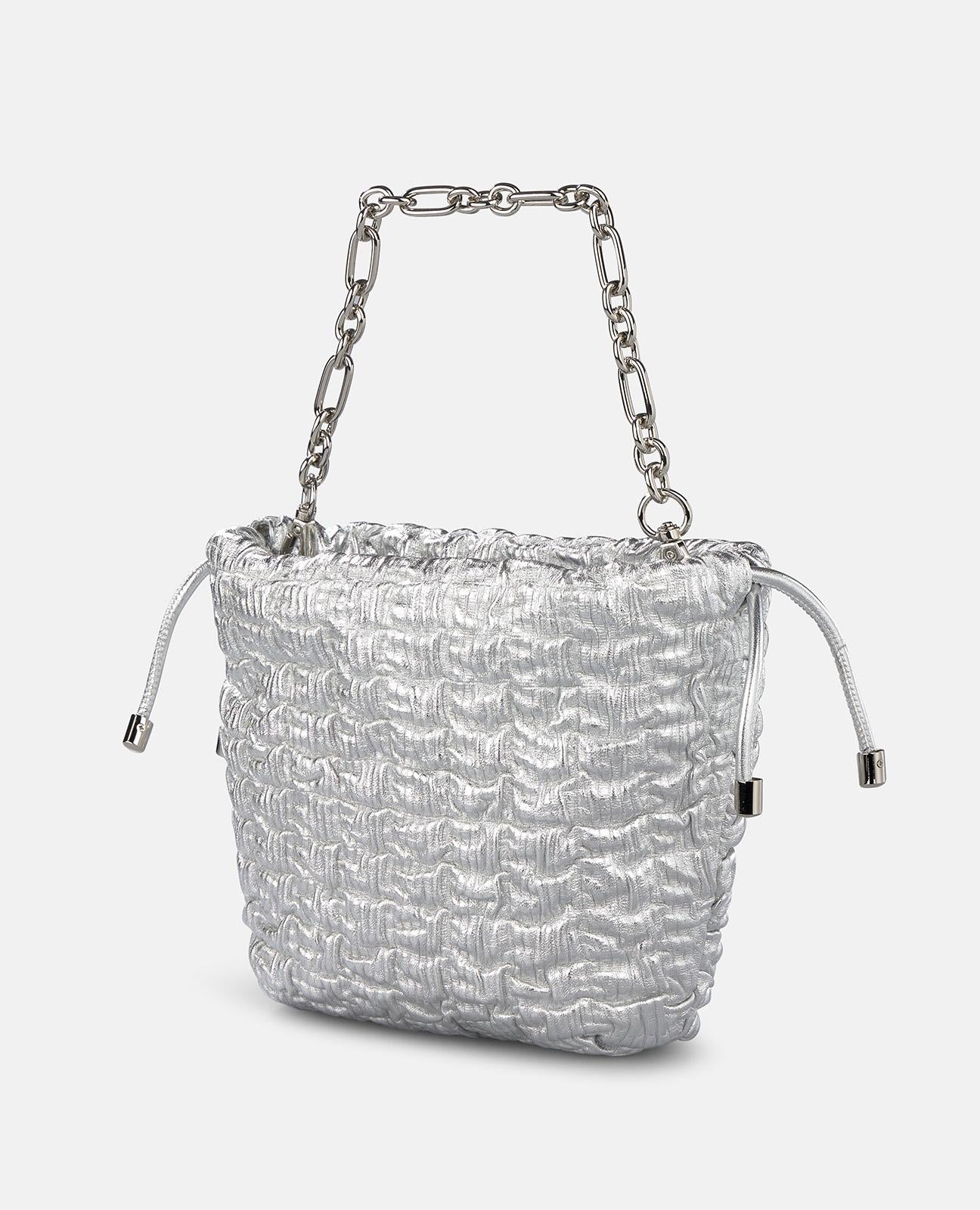 alma-en-pena-beuteltasche-silber-aus-leder-mit-metallkette-zum-umh-ngen image 4