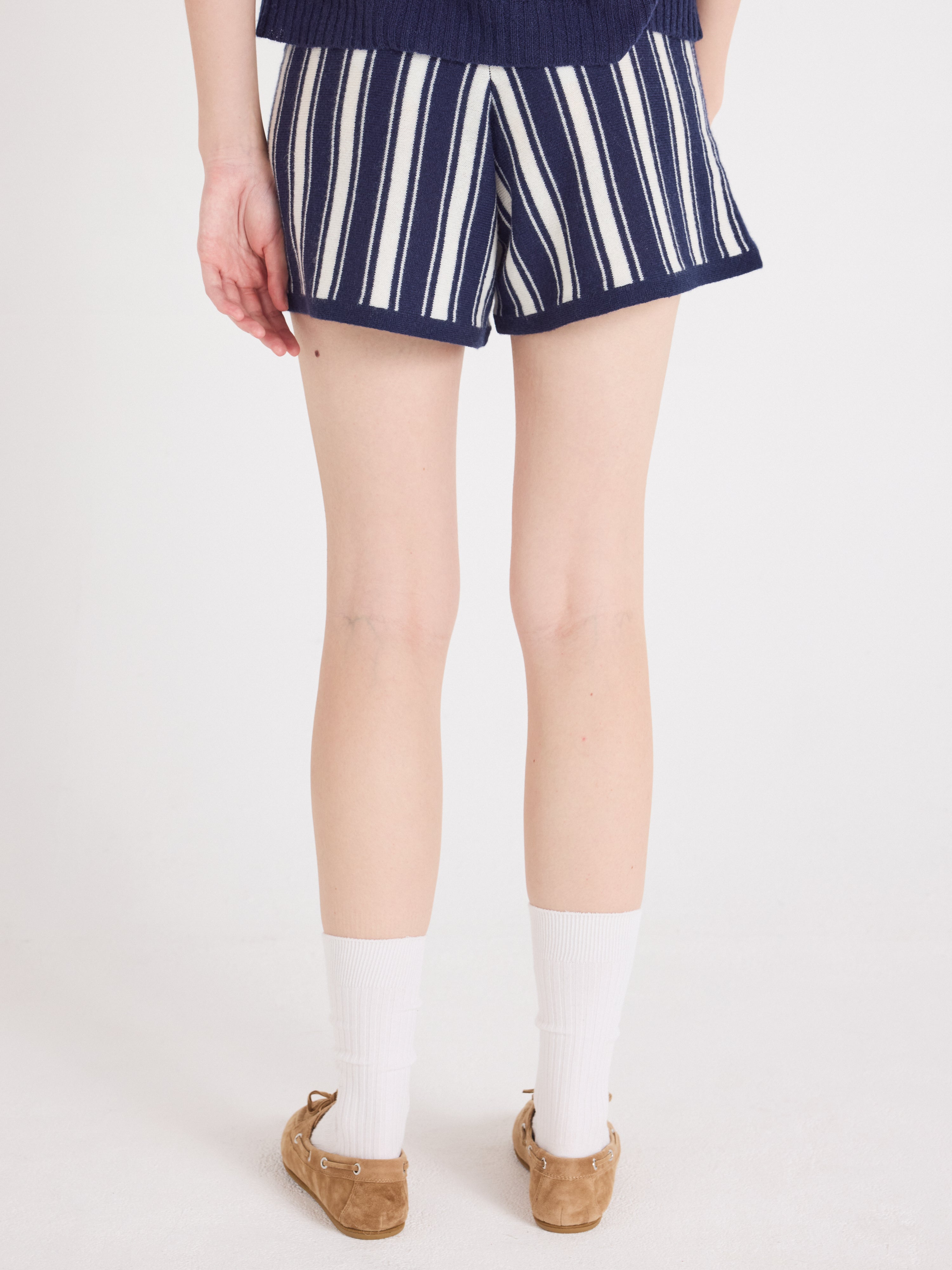 absolut-tyra-shorts-damen-100-kaschmir-oversize-zweifarbige-streifen-creme image 5