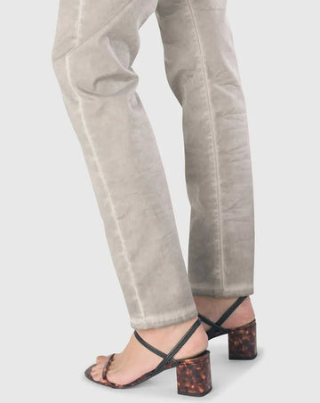 alembika-iconic-stretch-jeans-distressed-grey-wash image 6