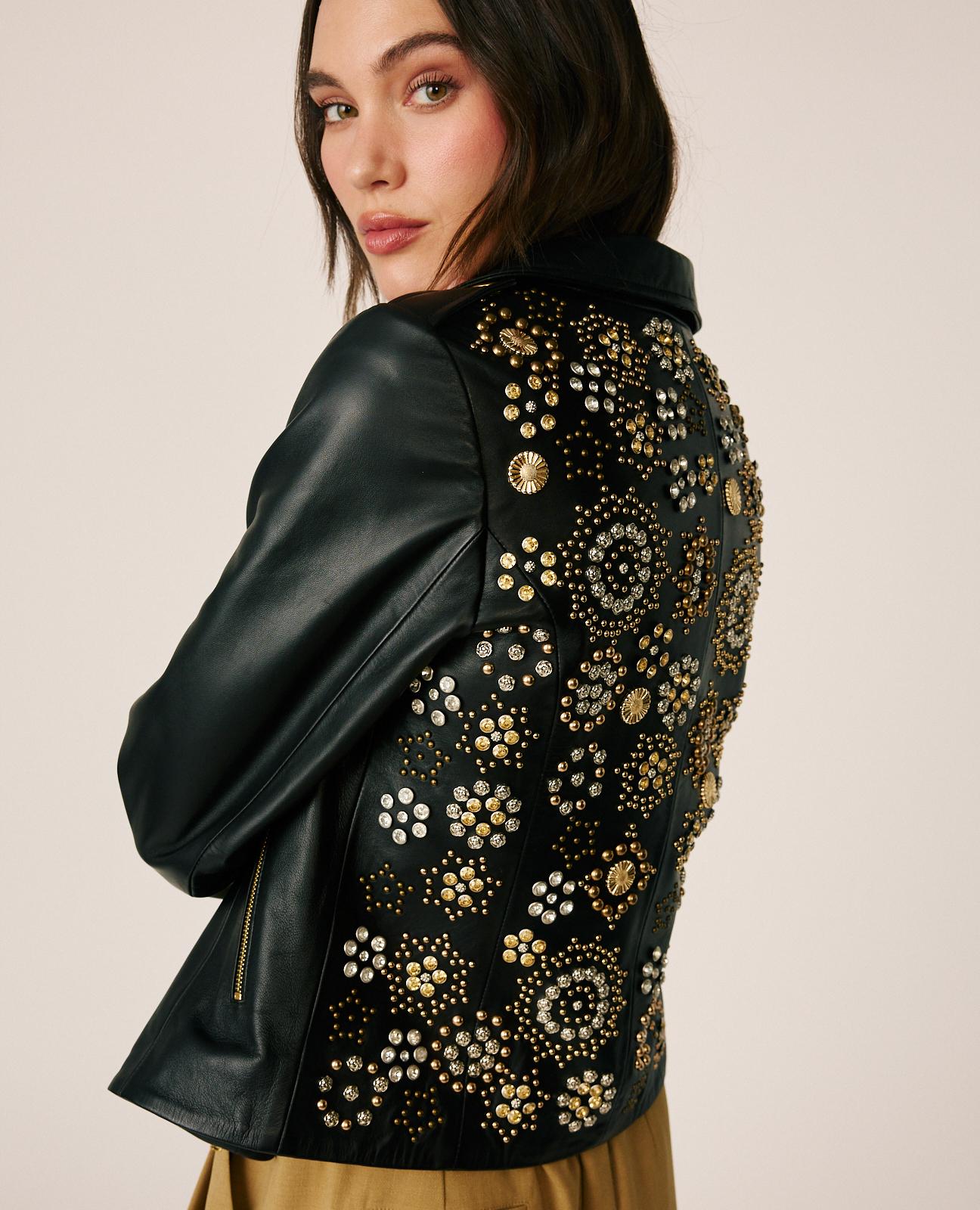 alma-en-pena-bikerjacke-aus-nappa-leder-mit-nieten-und-ziersteinen-schwarz image 1
