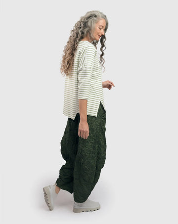 alembika-urban-pinstripe-crinkle-lantern-pants-forest-black image 3