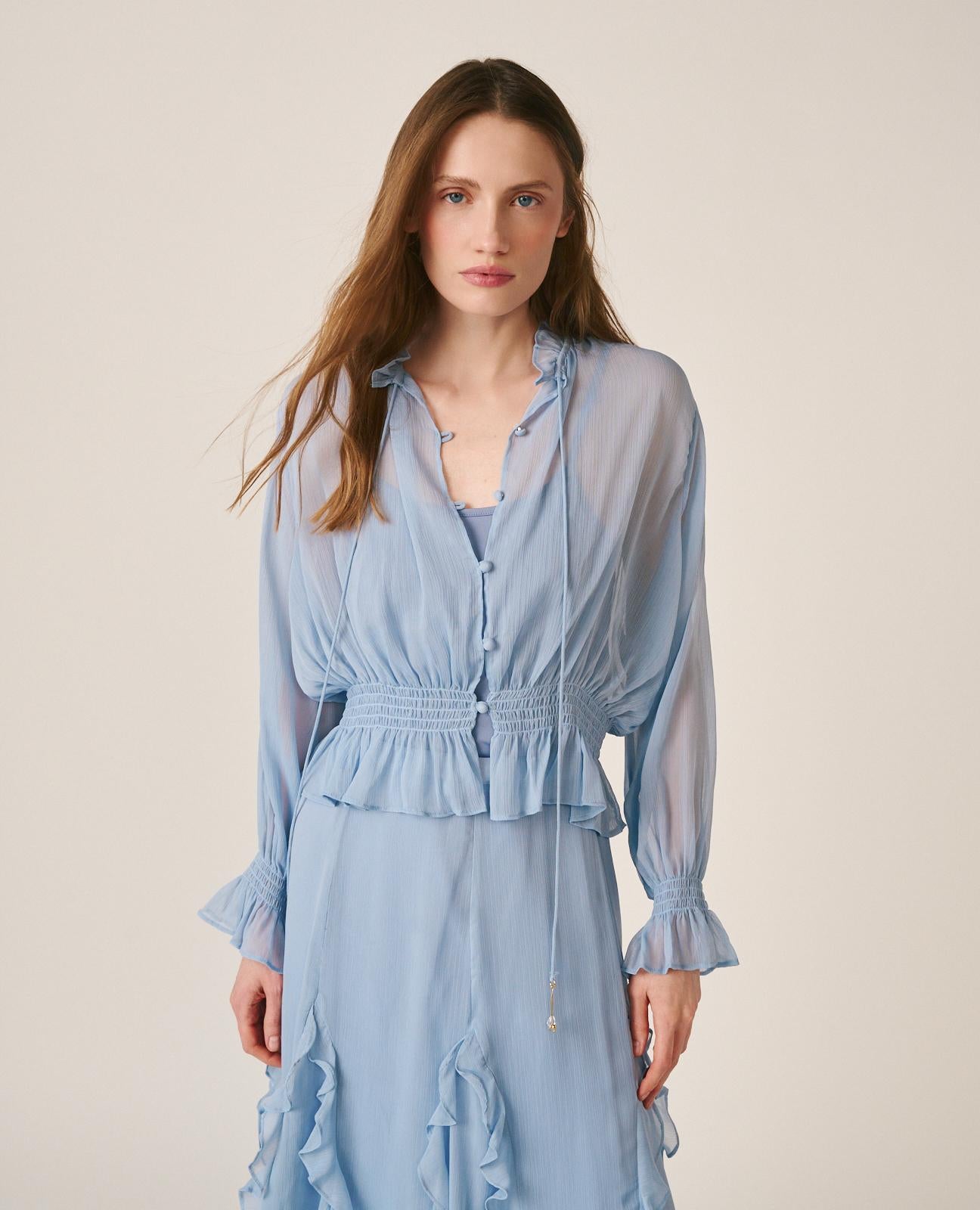 alma-en-pena-bluse-langarm-chiffon-hellblau-mit-r-schen-und-knopfleiste image 5